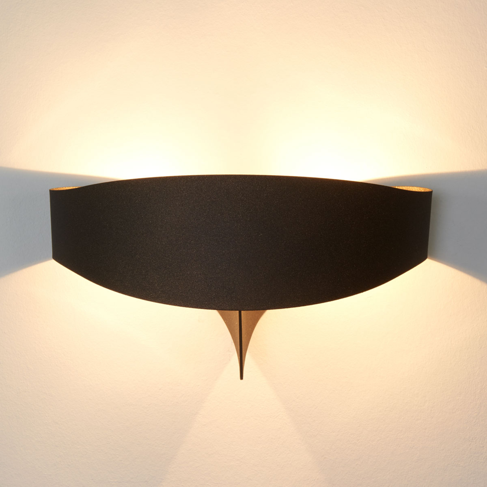 Applique di design Scudo, color bronzo Lampade.it