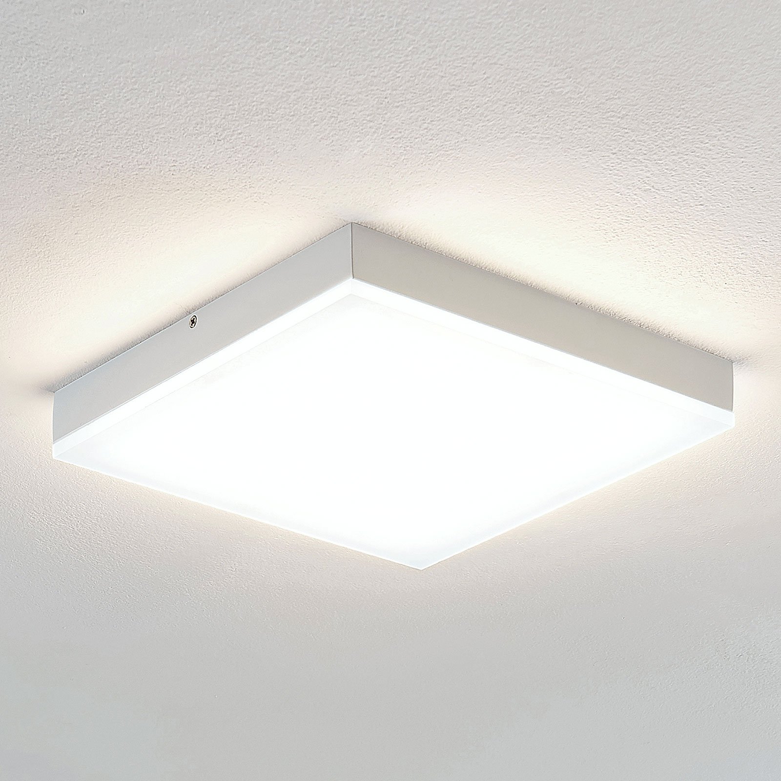 Lindby Tamito LED ceiling lamp, white, 25 cm, for Living / Dining Room, aluminium, acrylic, 20 W, energy efficiency: A+, L: 25 cm, W: 25 cm, H: 3.4 cm