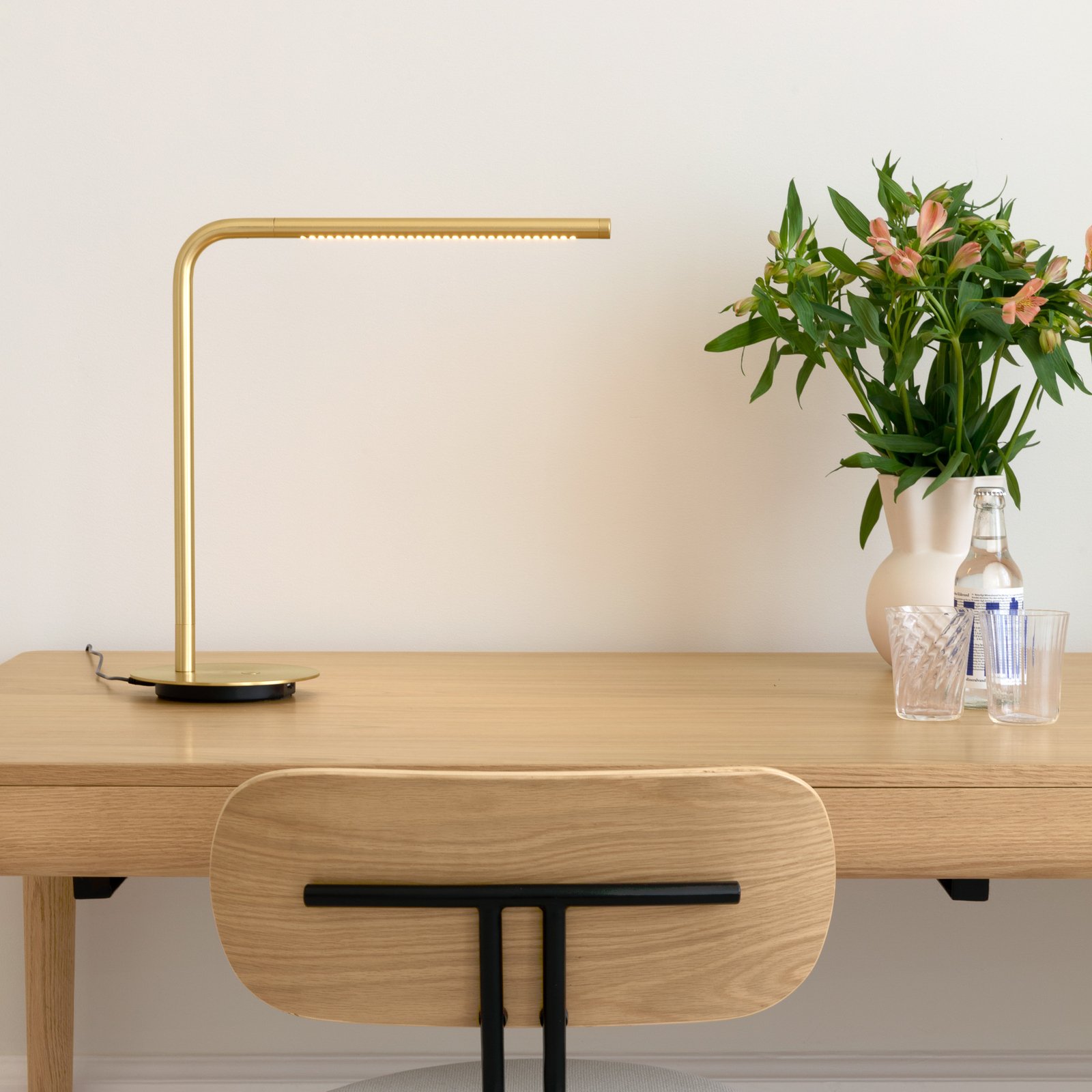 UMAGE LED table lamp Omni, brass Height 46 cm Metal rotatable