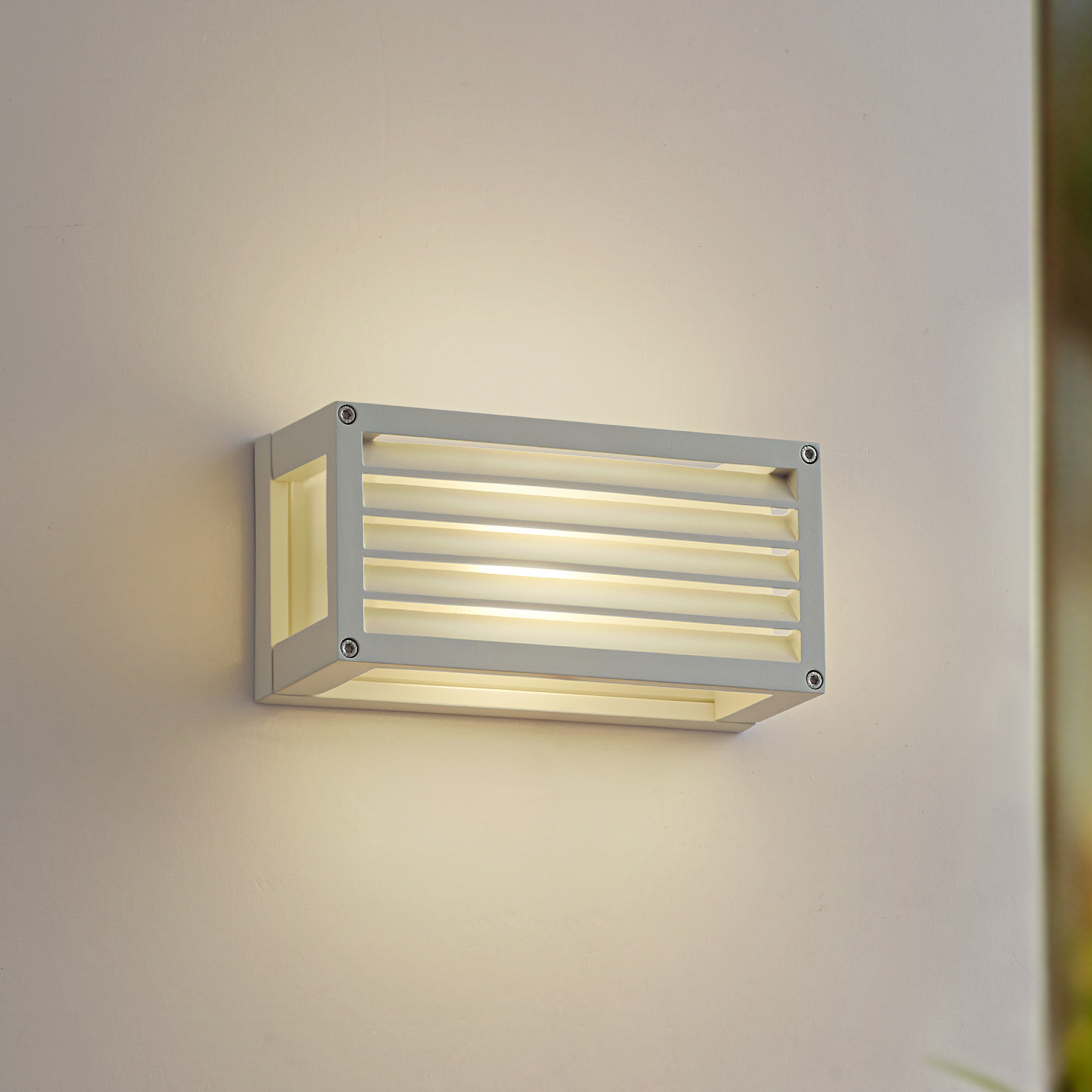 Lucande Außenwandlampe Aurelien, weiß, 12cm, gestreift, IP54