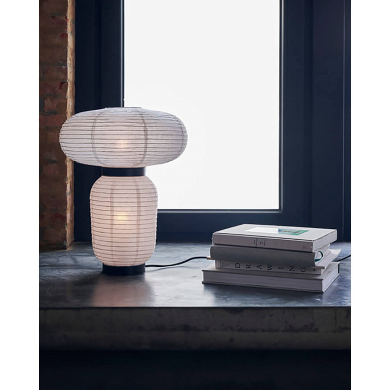 Formakami JH18 Stolová Lampa Ivory White/Black Stained Oak - &Tradition