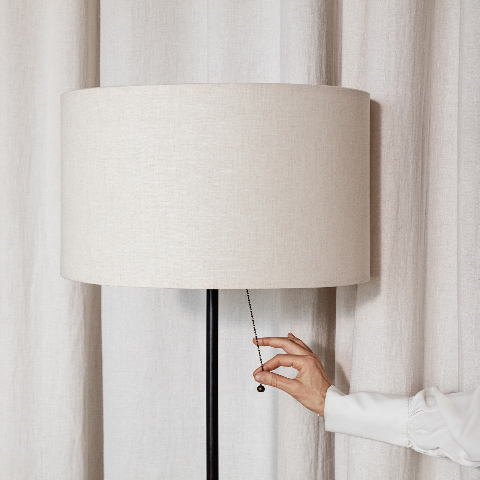 Gravity UK floor lamp, cream canvas, green marble, height 168 cm - Gubi Gravity UK floor lamp, cream canvas, green marble, height 168 cm - Gubi