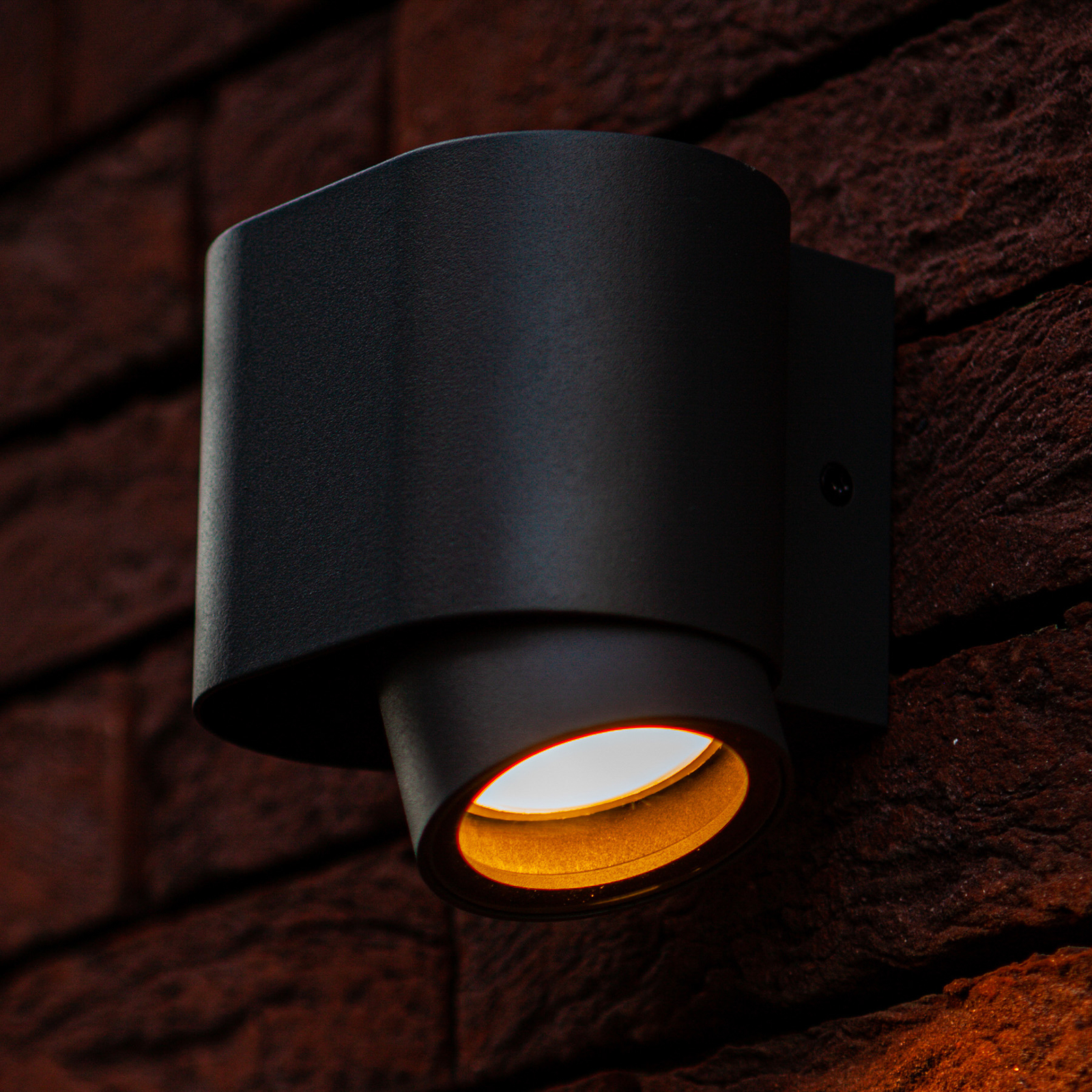 Cypres outdoor wall light, IP44, one-bulb