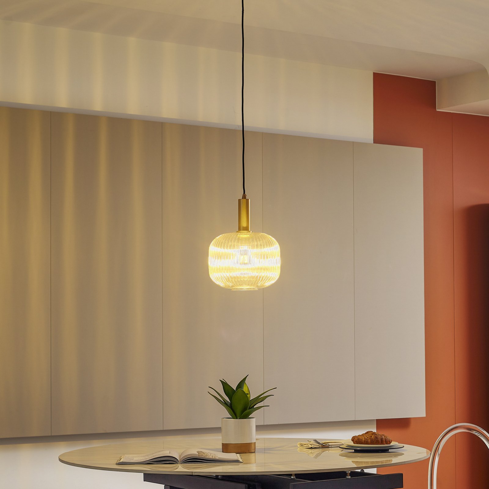 Lindby Doroteo pendant light, 1-bulb, amber, glass