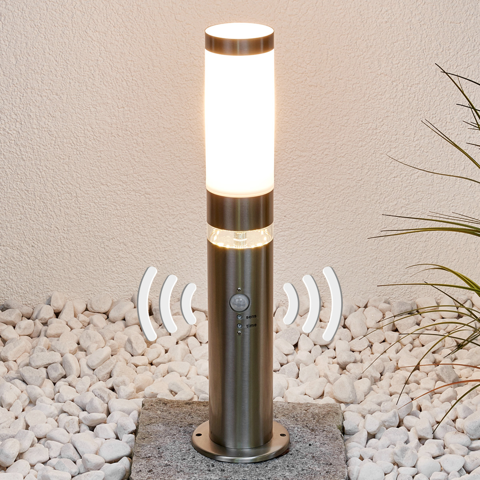 Sokkellampe Binka av rustfritt stål med sensor