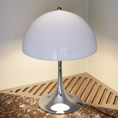 Louis Poulsen Panthella 320 de mesa opalino/cromo