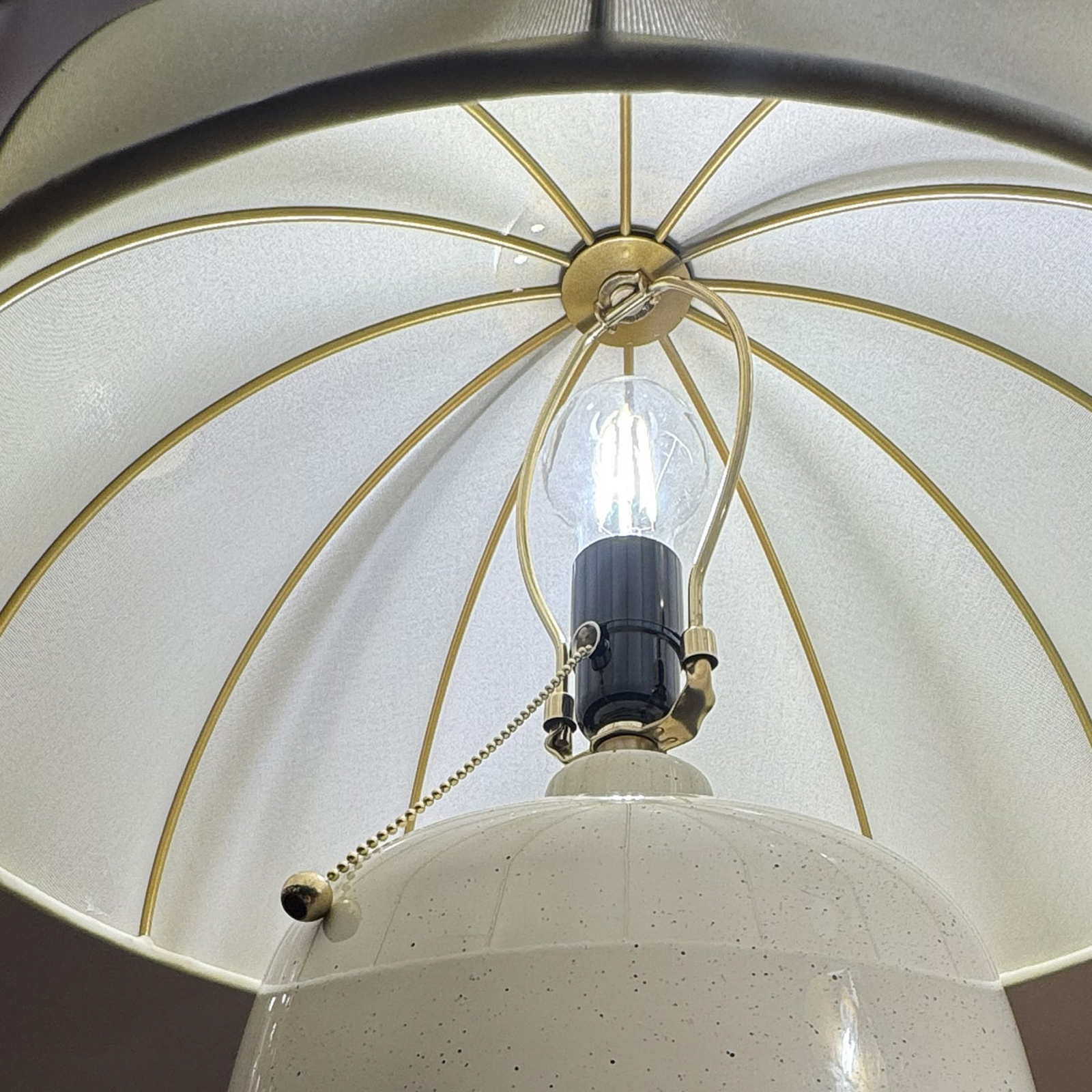 Lampa stołowa Crosby, beżowa, wysokość 70 cm, tkanina/metal Lampa stołowa Crosby, beżowa, wysokość 70 cm, tkanina/metal