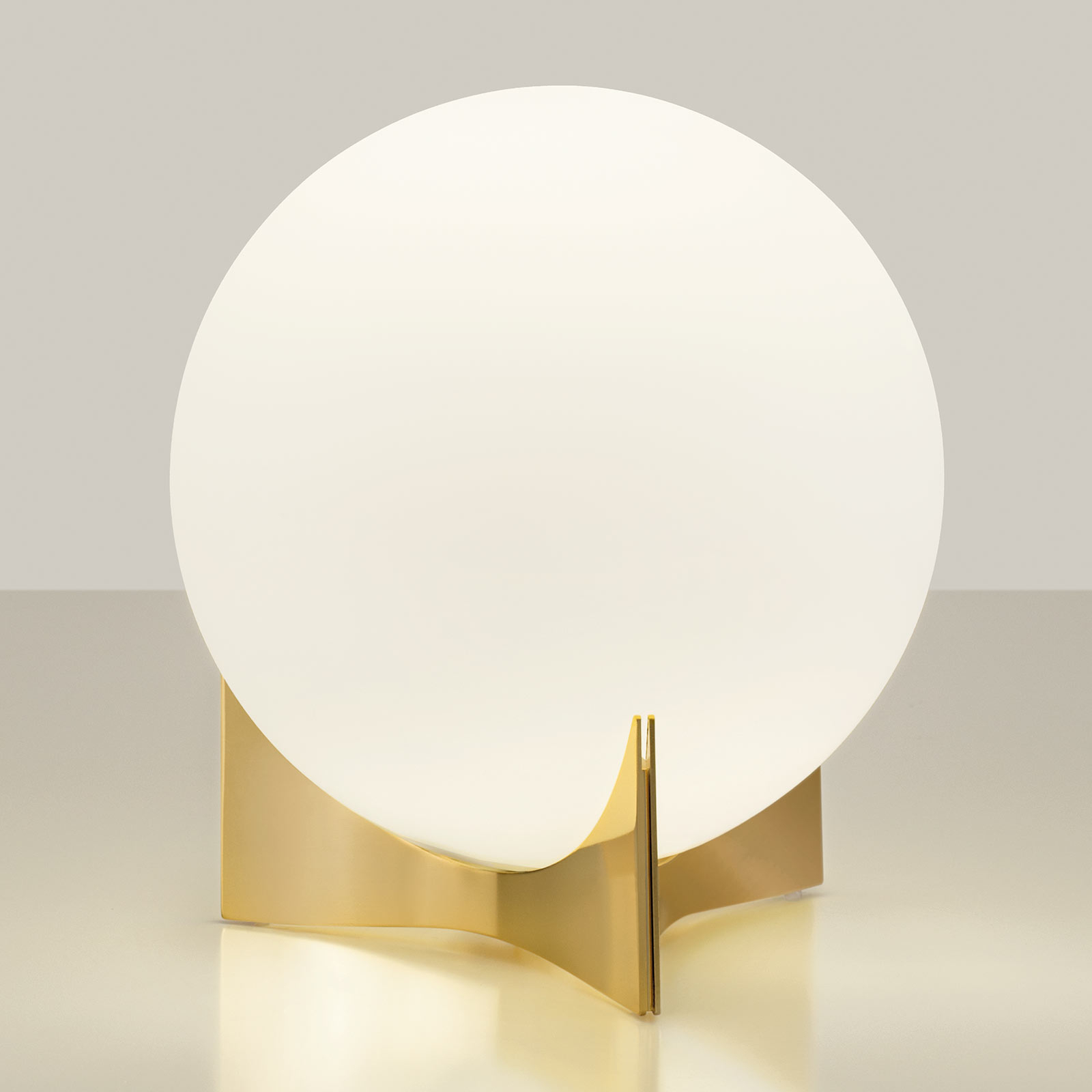 Terzani bordlampe Oscar, guldfarvet, Ø 20 cm, opalglas