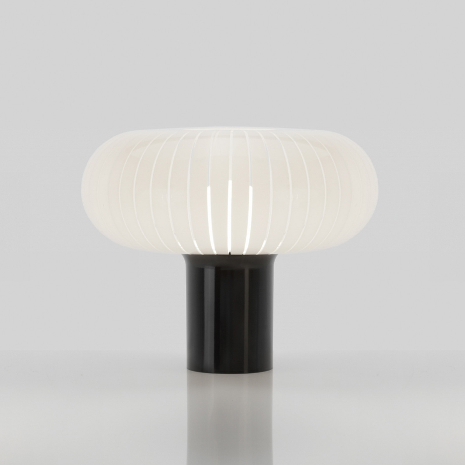 Kartell lampă de masă Teresa alb/negru Ø 50 cm PMMA - Camera de zi / sufragerie - design - alb negru - Plastic