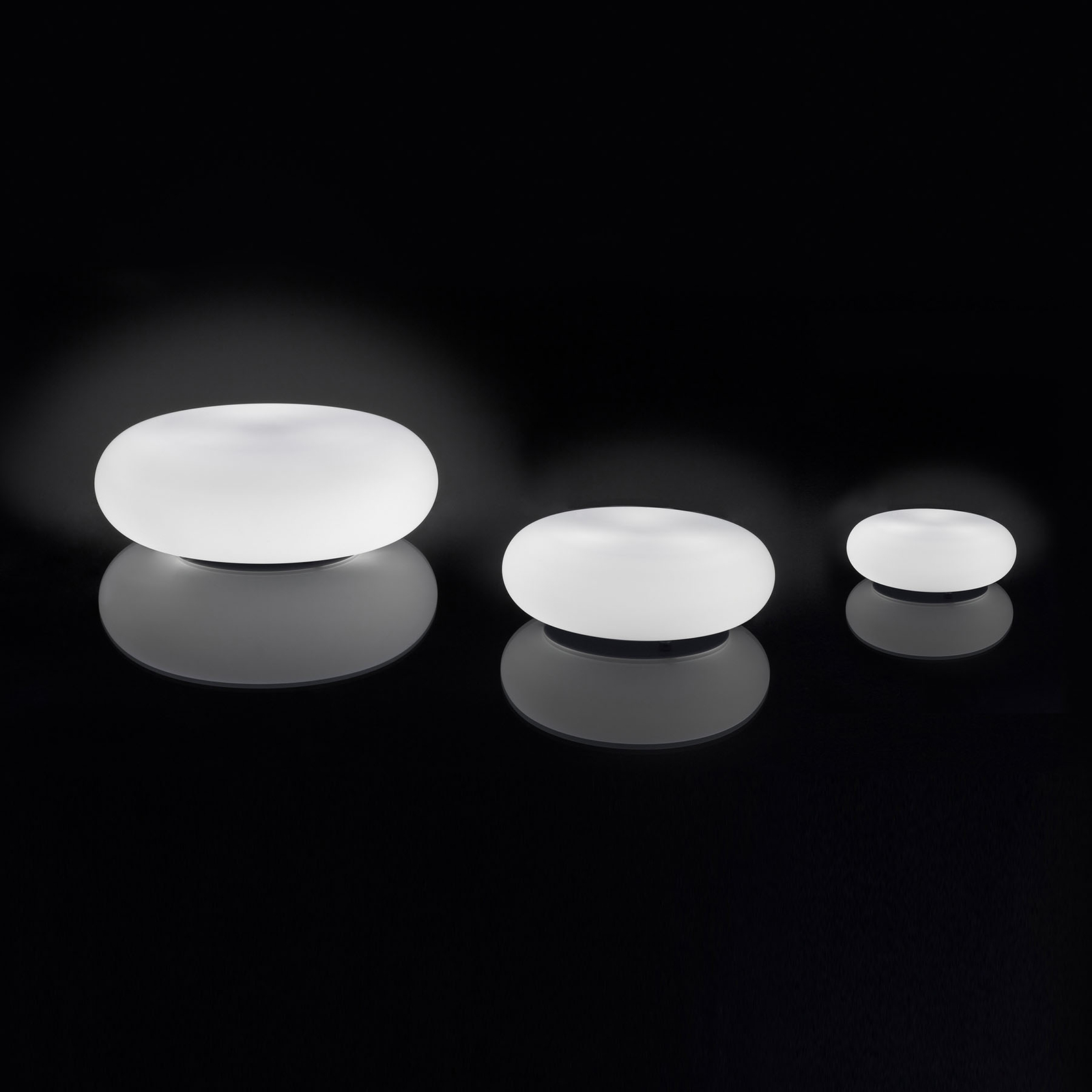 Artemide Itka table lamp, glass lampshade Ø 50 cm, for Living / Dining Room, glass, steel, E27, 22 W, energy efficiency: A++, H: 17 cm