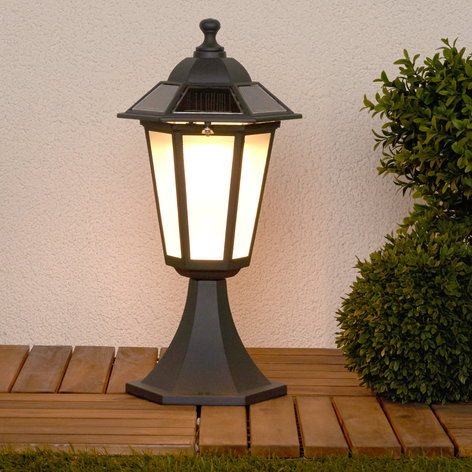 Lampa cokołowa Kristin z LED i technologią solarną