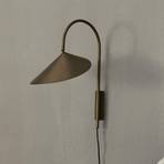 ferm LIVING Arum Swivel væglampe, bronze, 47 cm, stikprop