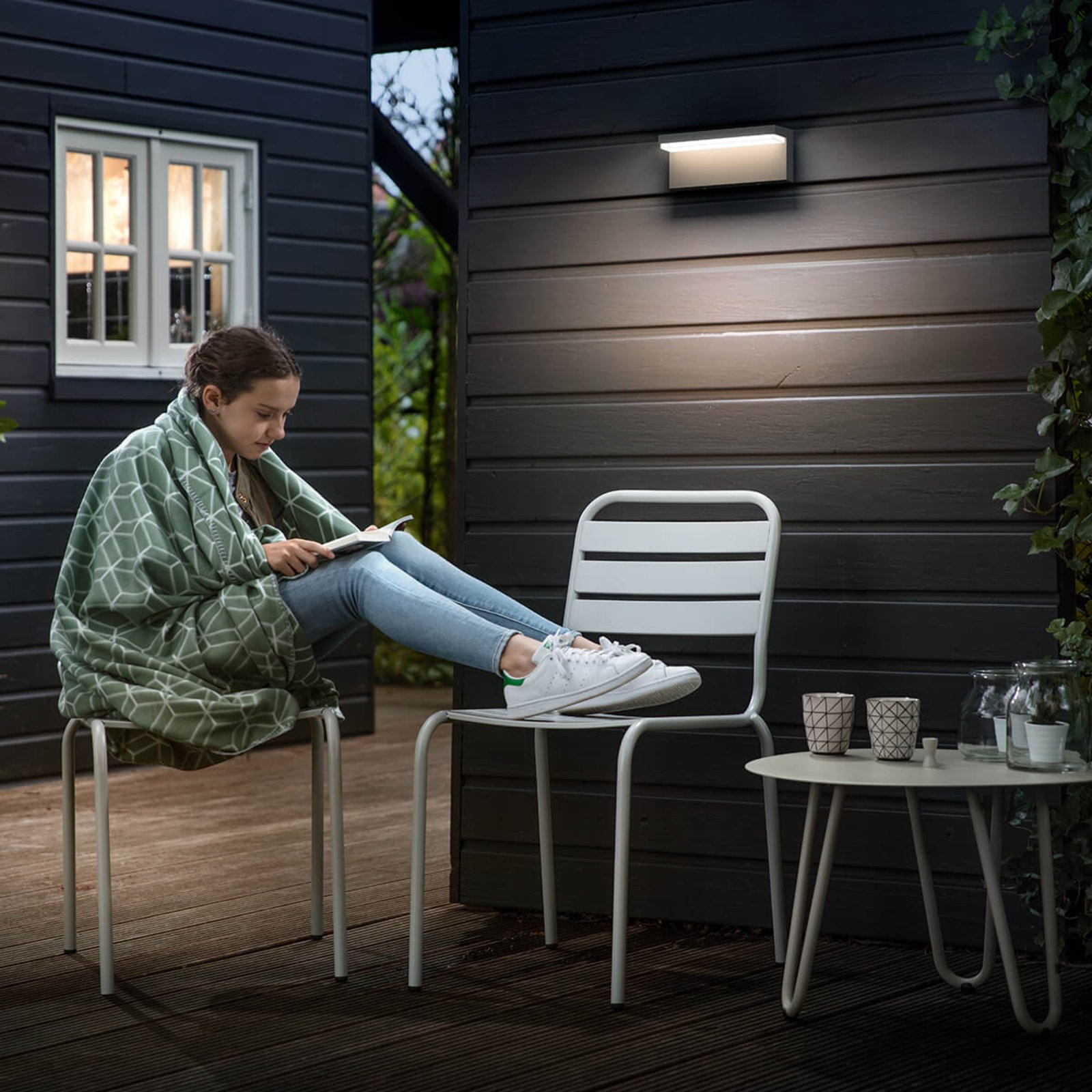 Angular LED outdoor wall light Bustan