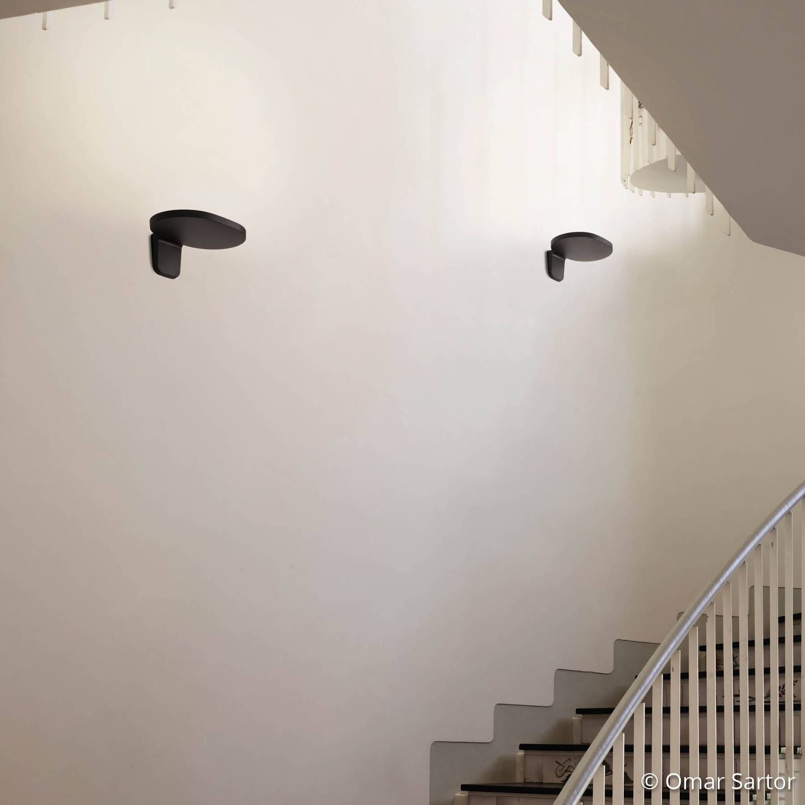 FLOS Oplight W1 kinkiet LED, czarny
