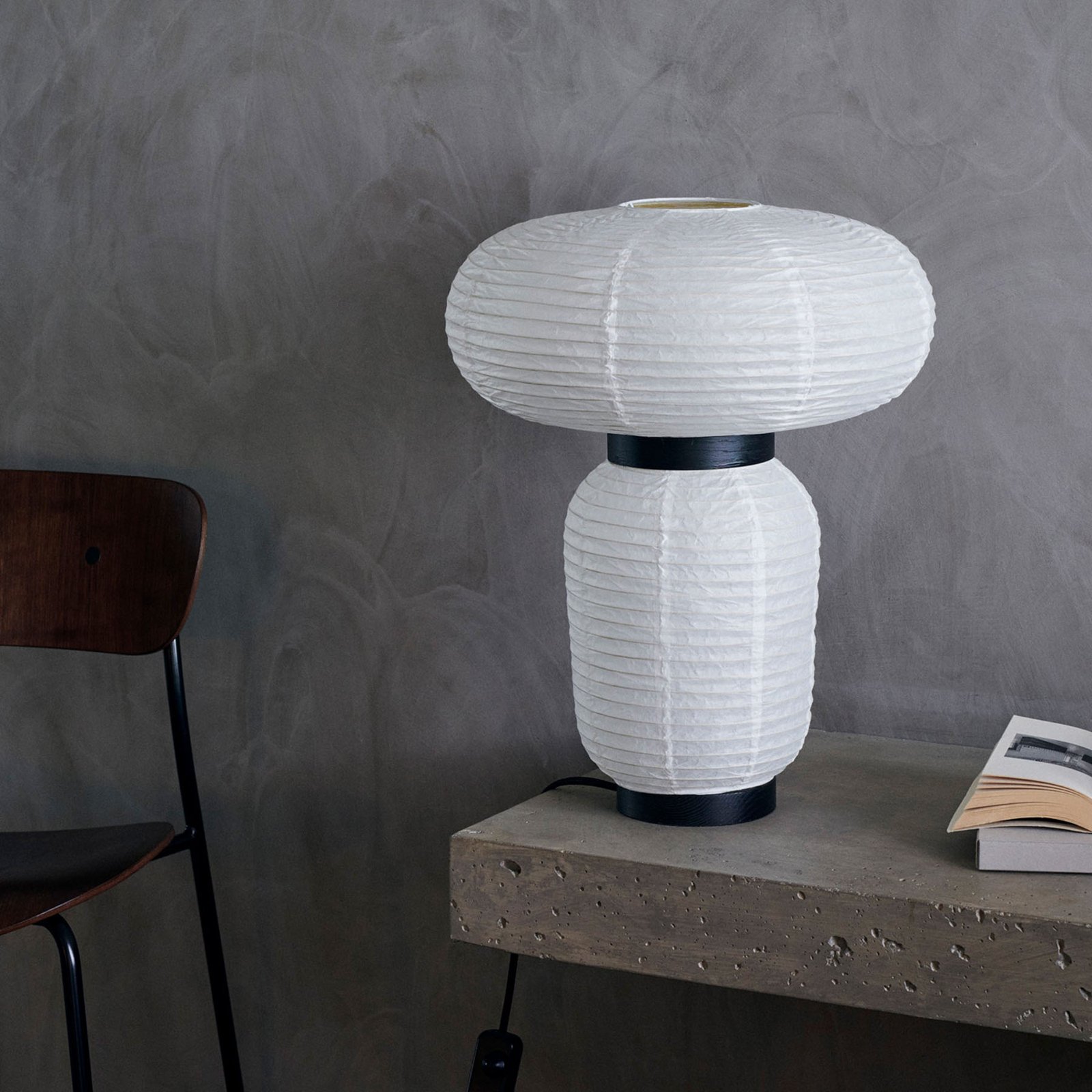 Formakami JH18 Lampe de Table Ivory White/Black Stained Oak - &Tradition