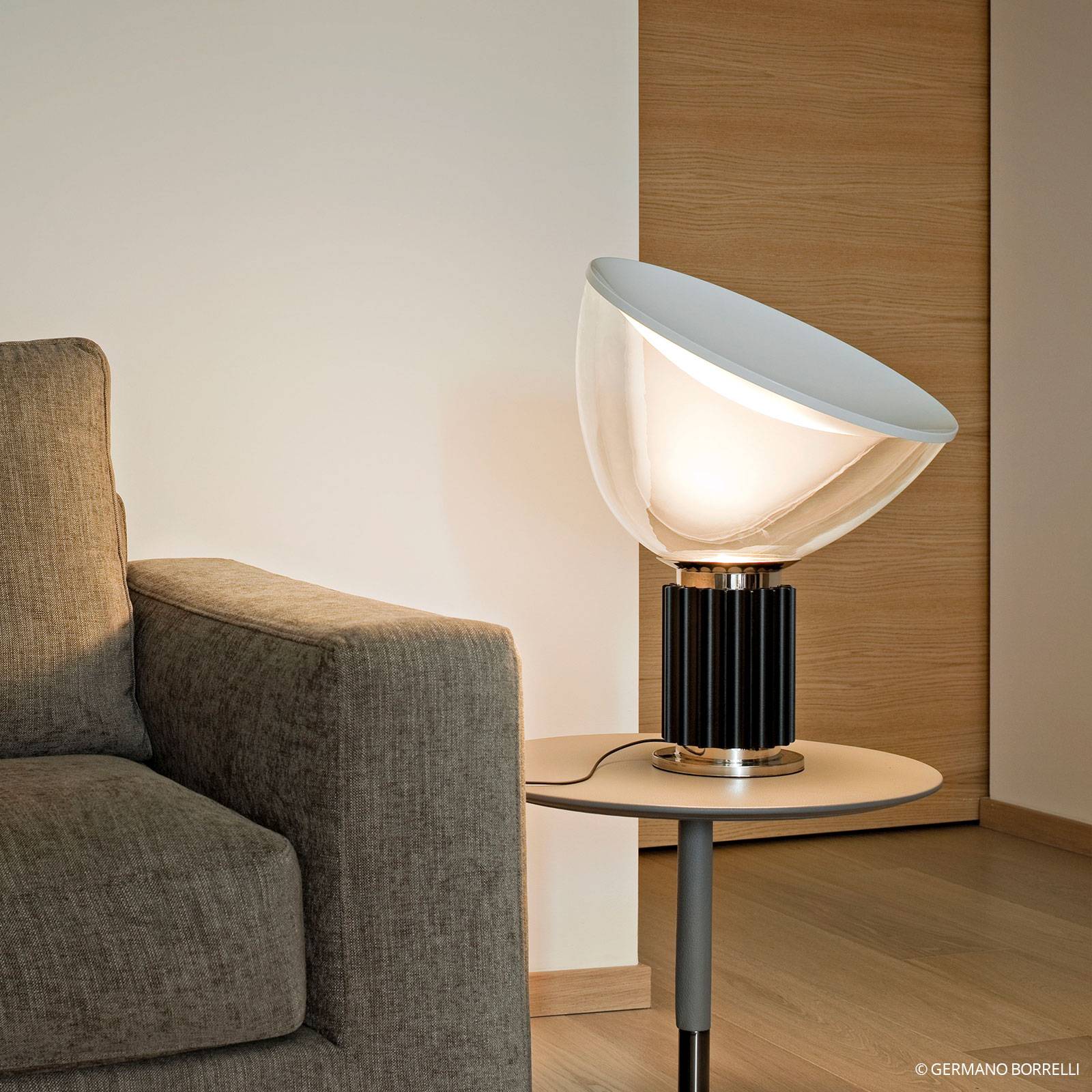 FLOS Taccia small - lampa stołowa LED, czarna