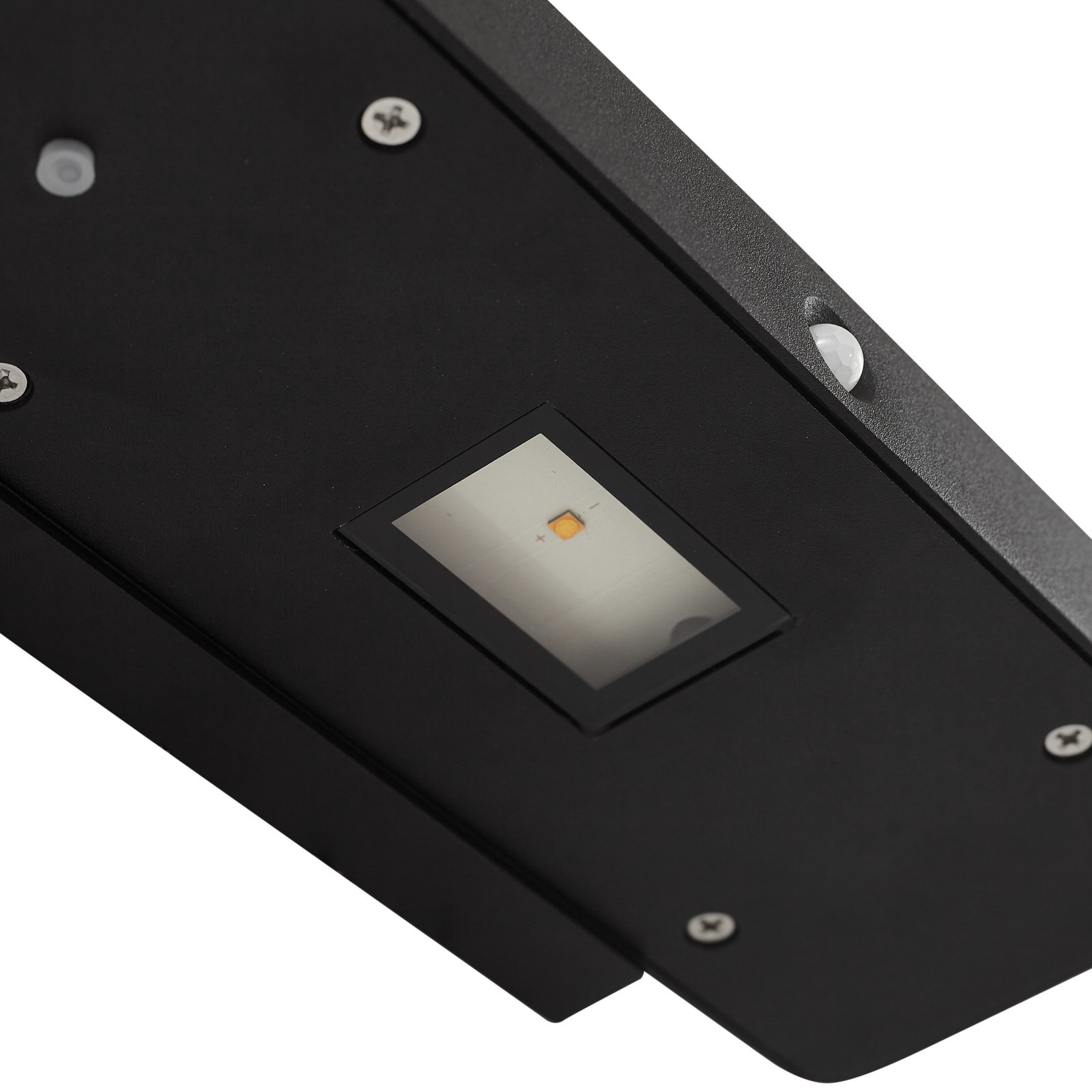 Lucande LED ηλιακό φωτιστικό τοίχου Tavon, γωνιακό, μαύρο, αισθητήρας