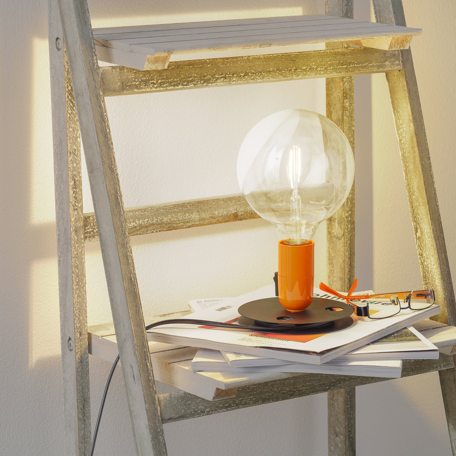 FLOS Lampadina LED-bordslampa orange, fot svart