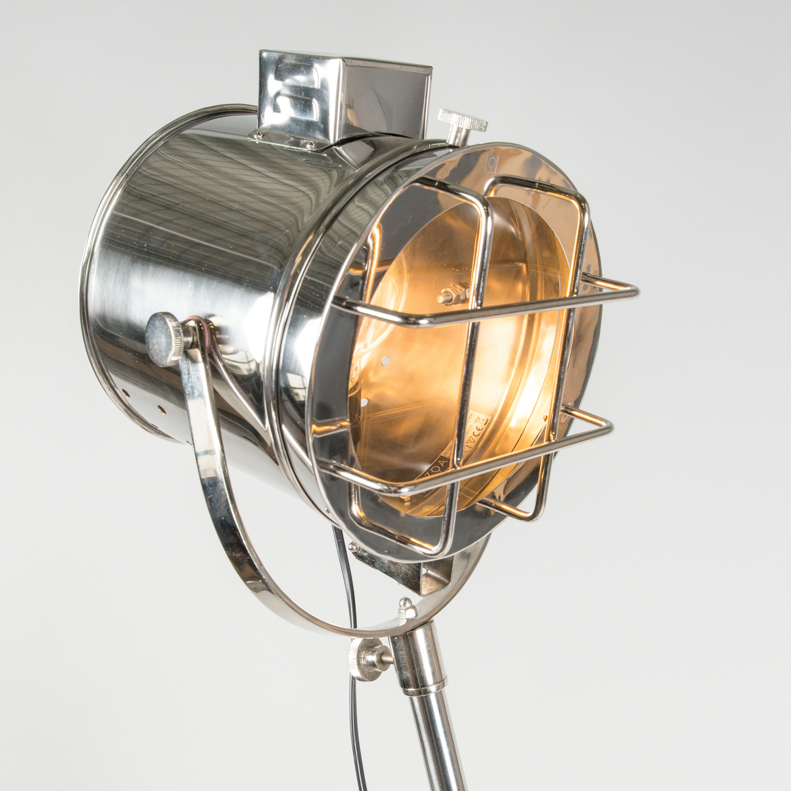 Lindby Grace lampa stojąca w formie reflektora