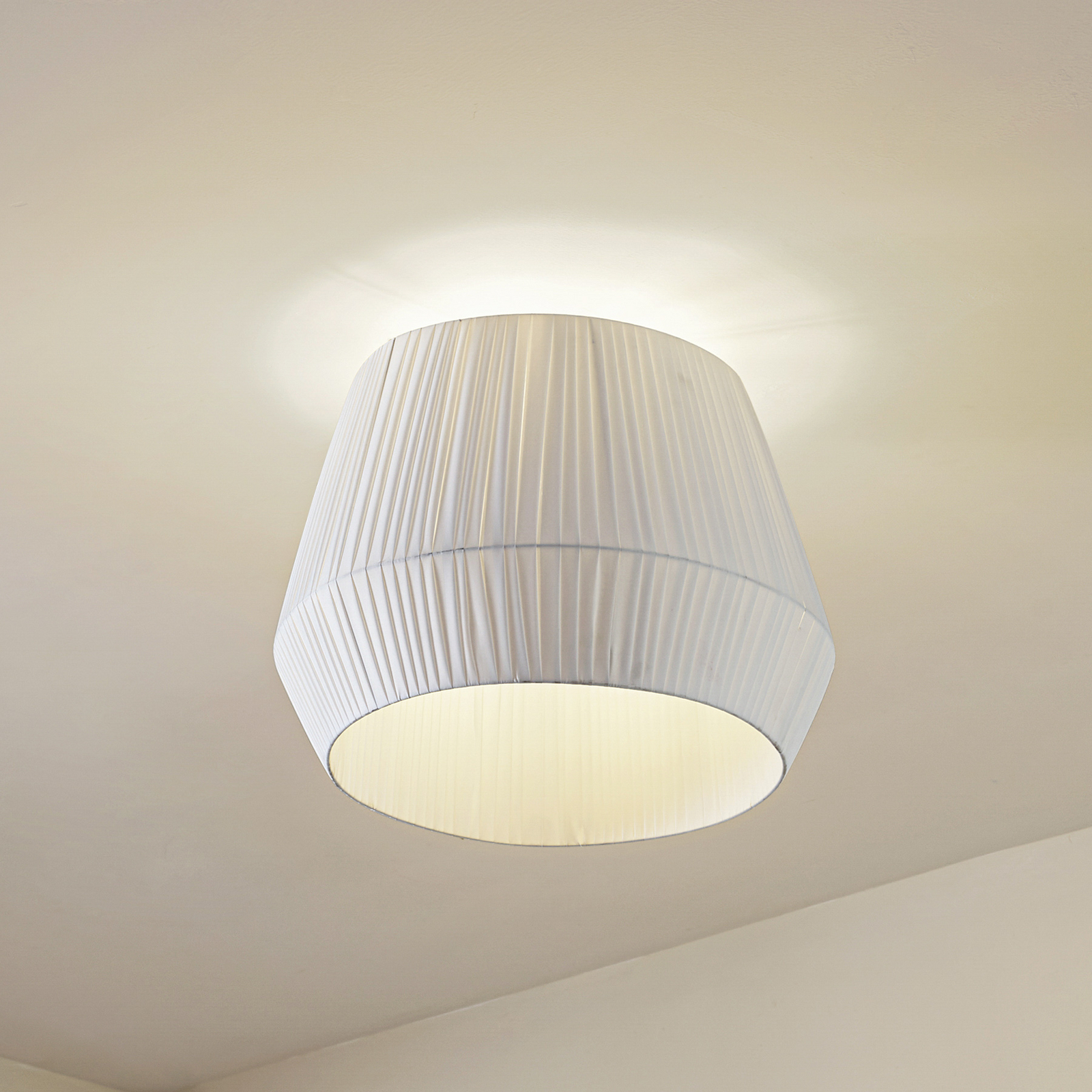 Lampa sufitowa Lindby Vitore, Ø 50 cm, tekstylna, biała