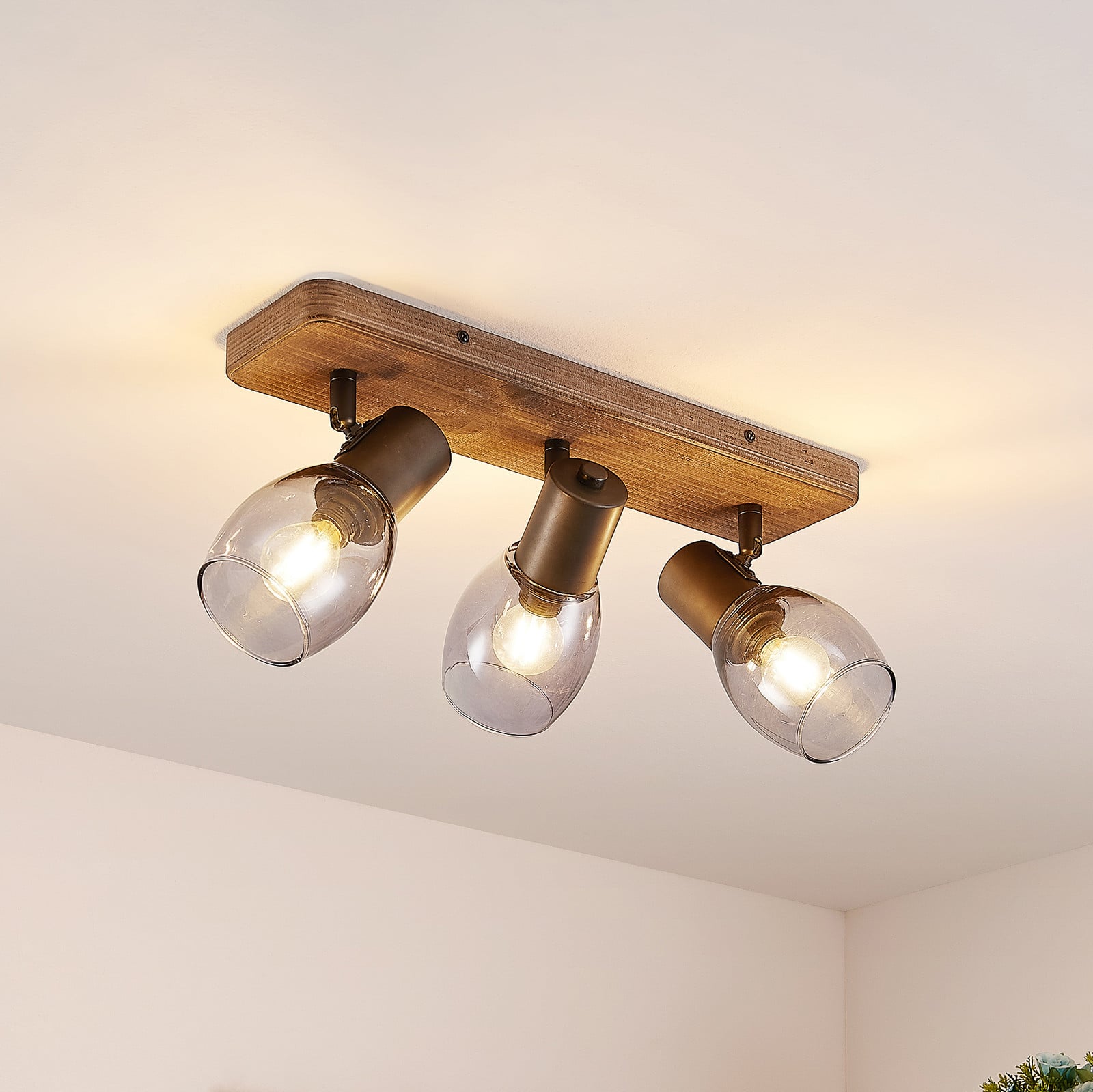 Ineska 3 Square Plafond Smoke/Wood Lindby - Vardagsrum - Skandinavisk - Tr&auml; - Med flera ljusk&auml;llor