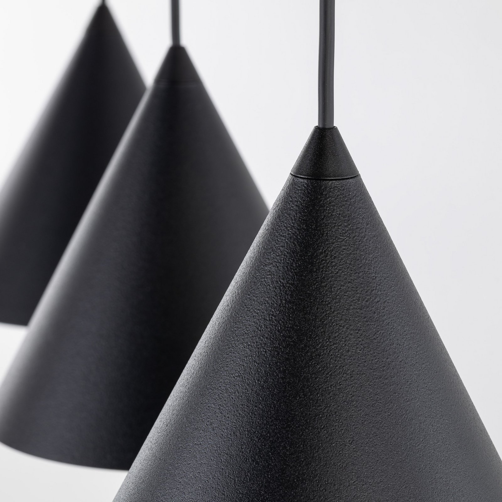 Závěsné světlo Cono, 3 žárovky, černé, E27