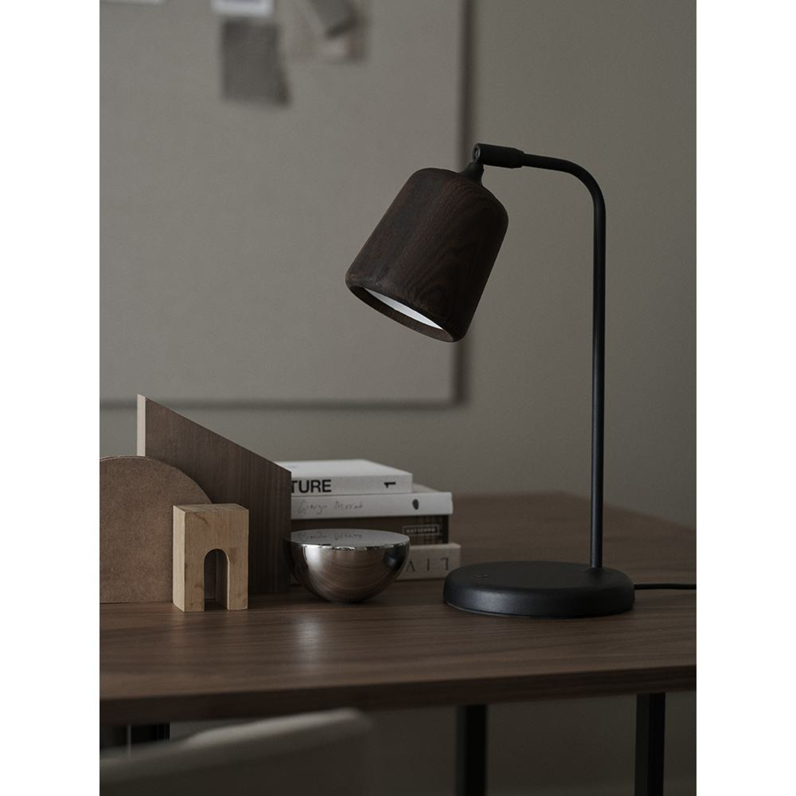 Material Bordslampa Dark Grey Concrete - New Works