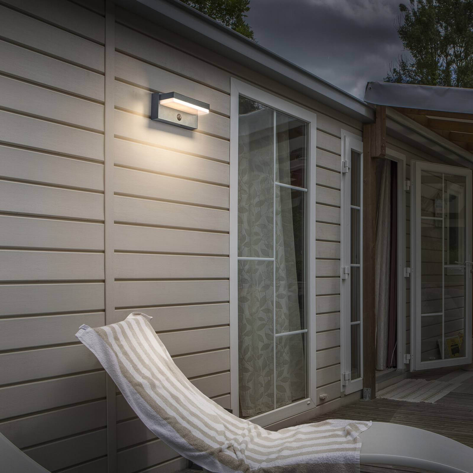 Lampe solaire OSRAM ENDURA STYLE ROBUST grise, capteur IP54 USB