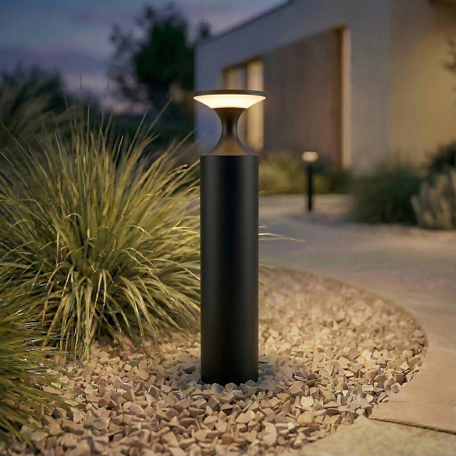 Lucande LED-väglampa Navor, höjd 50 cm, svart, IP65