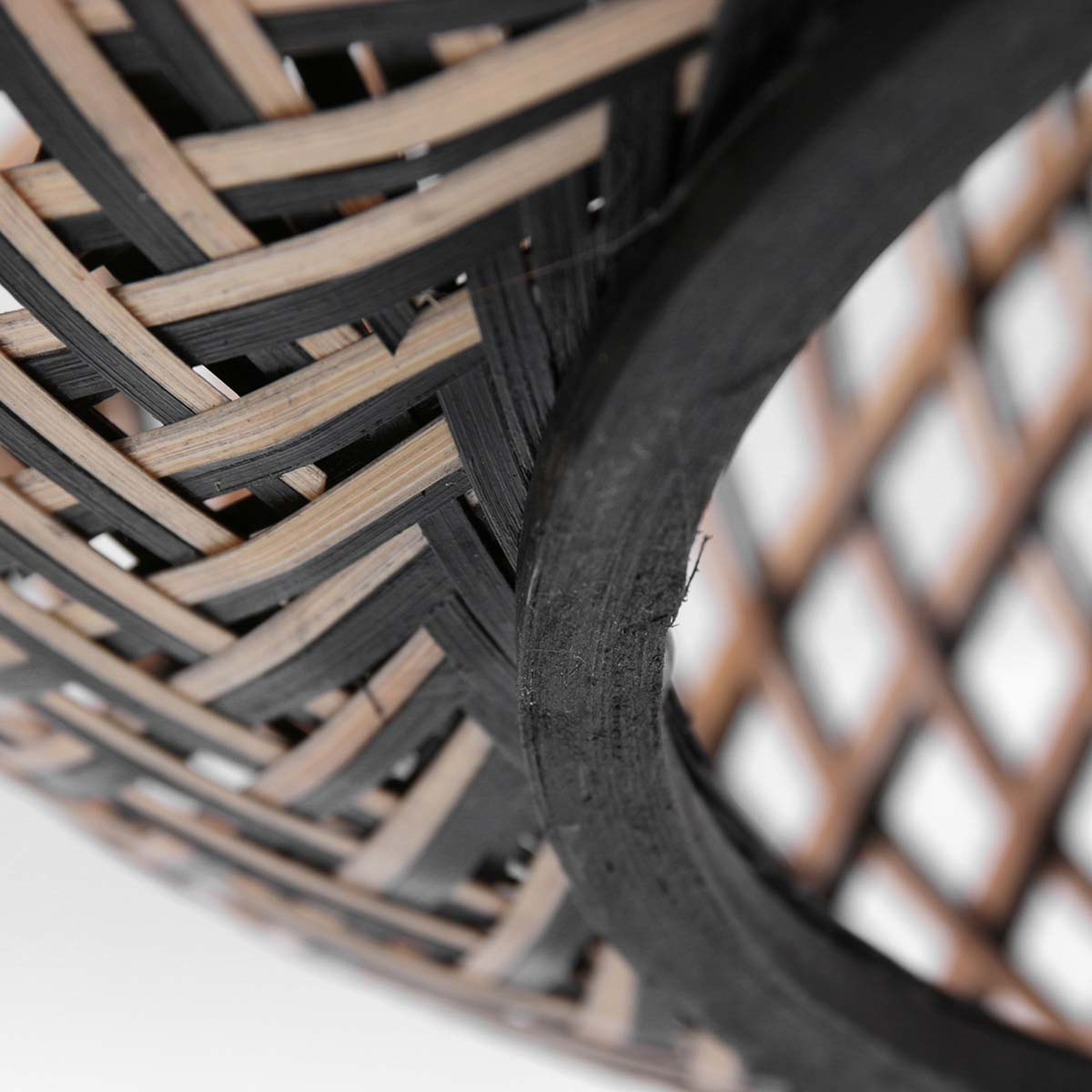 Bambusové stropné svietidlo Maze, čierno-prírodná