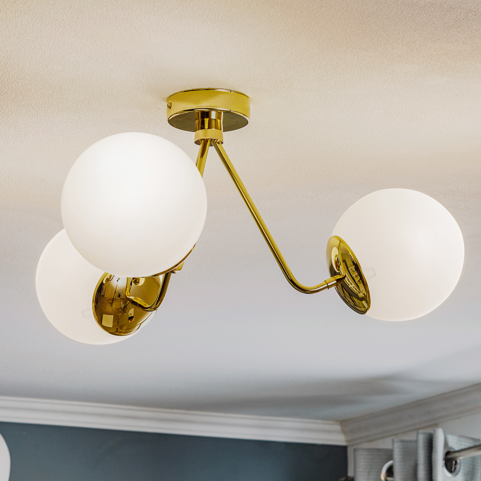 Tuse ceiling light, three-bulb, brass