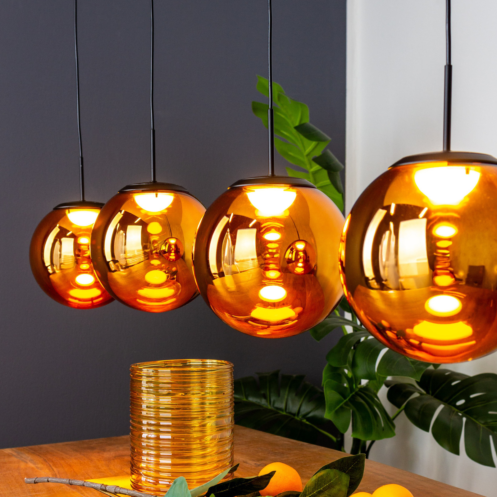 LED hanging light Altaïr amber-coloured 4-bulb glass 3,000 K