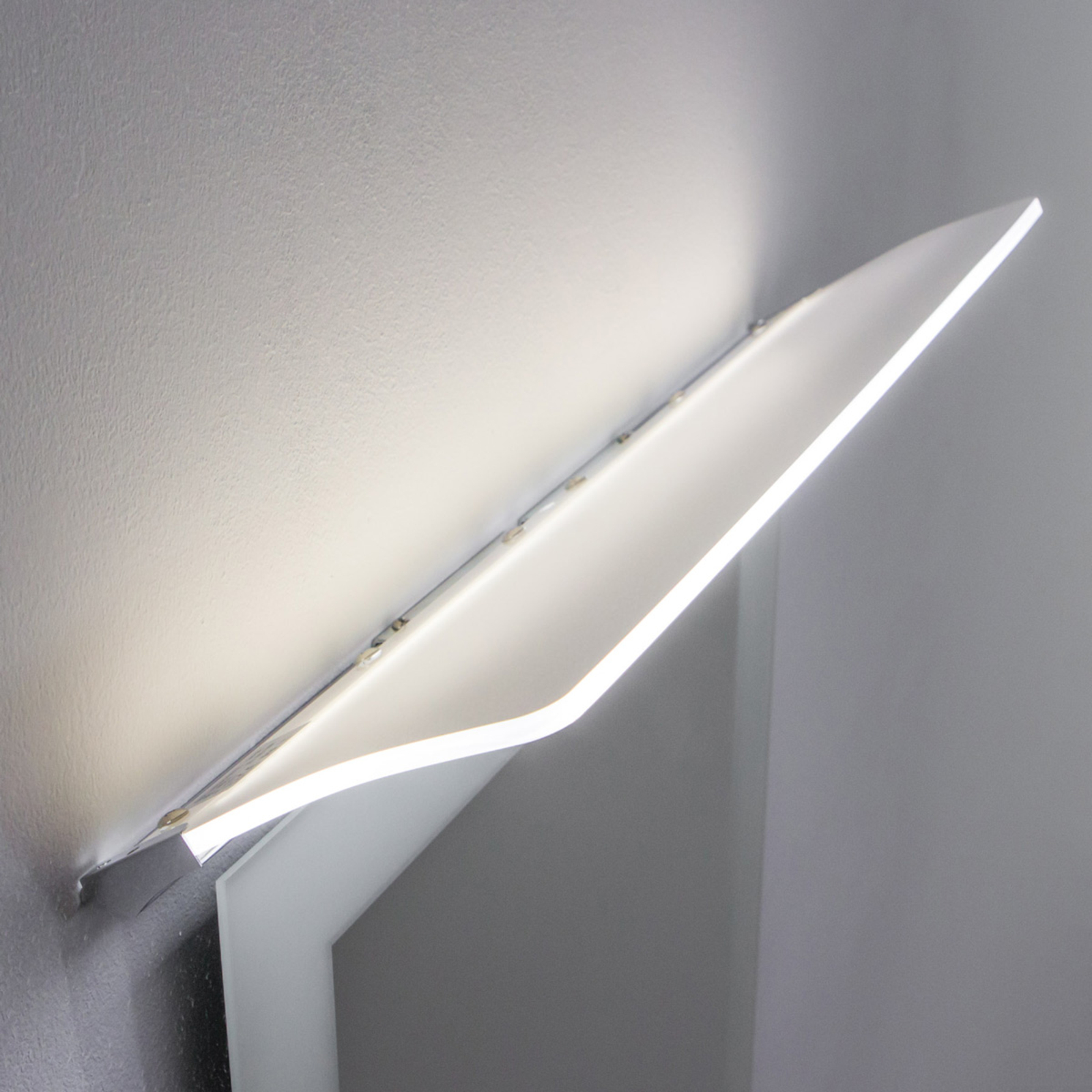 Flächige LED-Spiegelleuchte Angela, IP44