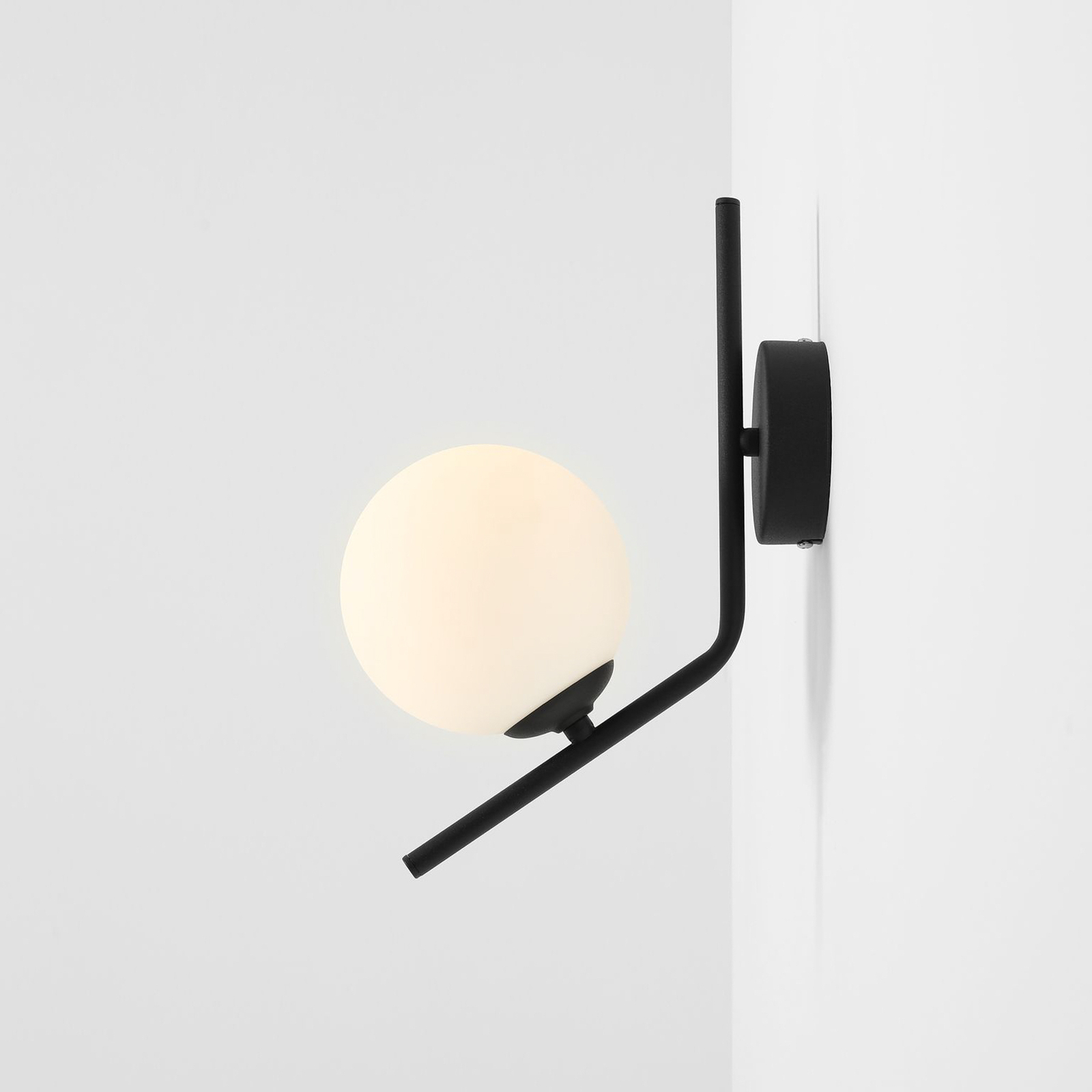 Dione-seinävalaisin 1-lamppuinen, musta