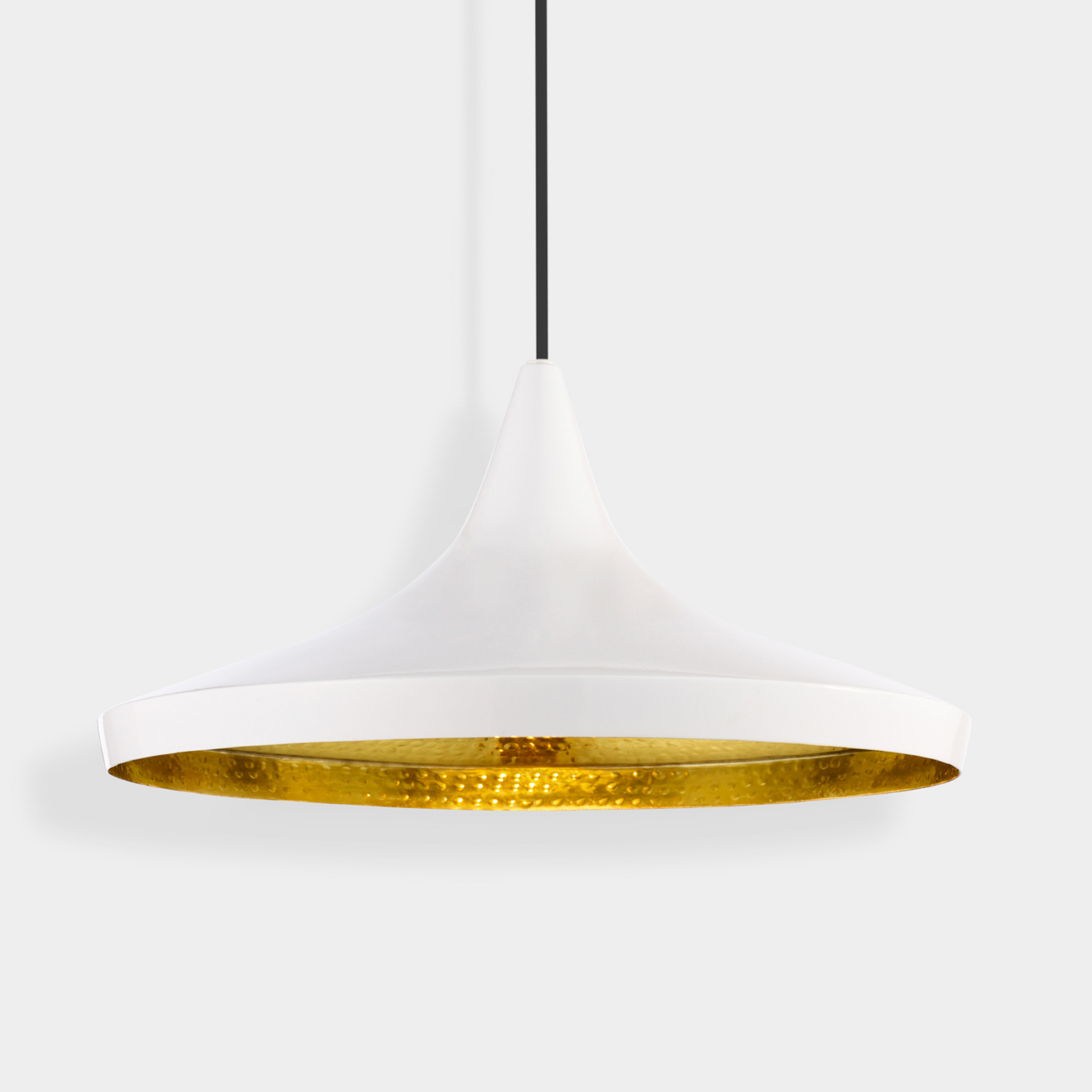 Tom Dixon LED-hængelampe Beat Wide, hvid, Ø 36 cm, messing