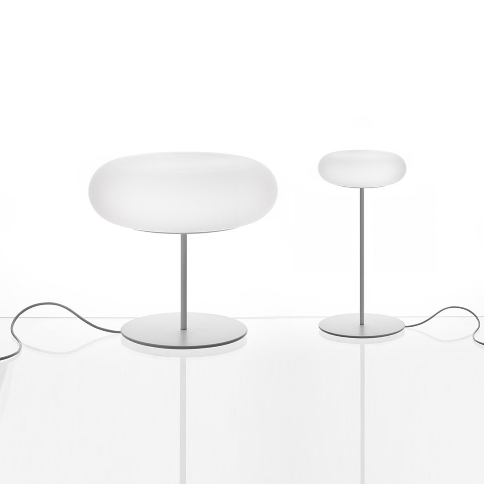 Artemide Itka table lamp Ø 35 cm with stand