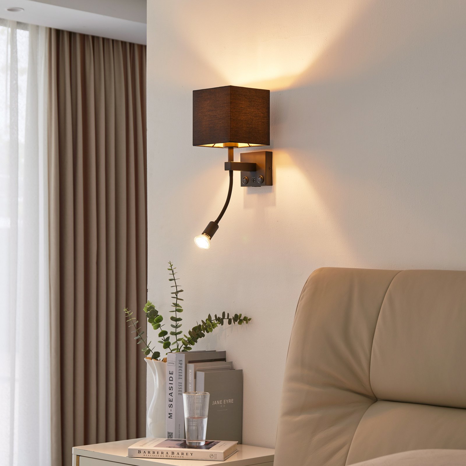 Lindby Wandlampe Thorid, schwarz/gold, Stoff, USB, Leselampe