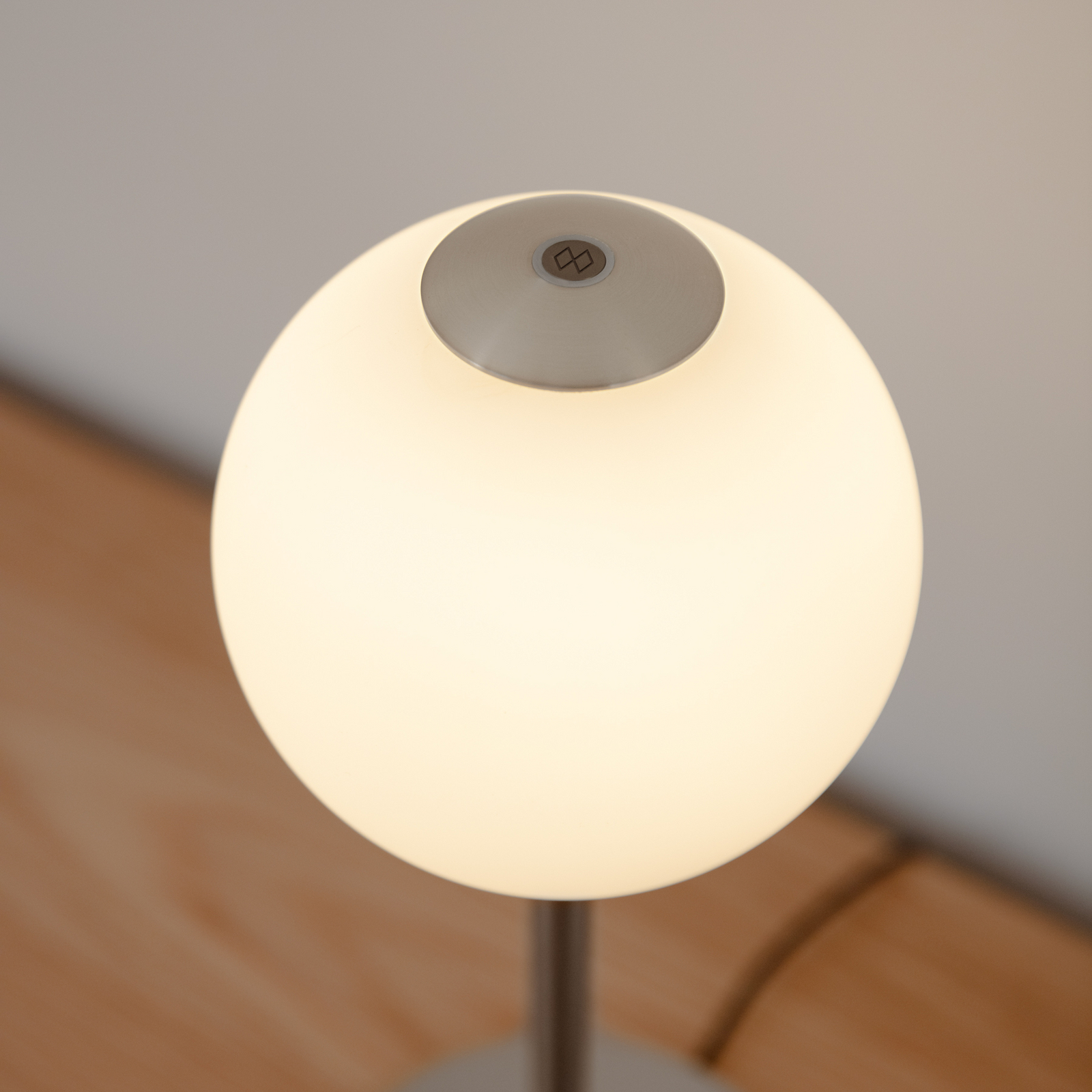 UMAGE LED настолна лампа Audrey, цвят стомана, височина 37 cm UMAGE LED настолна лампа Audrey, цвят стомана, височина 37 cm