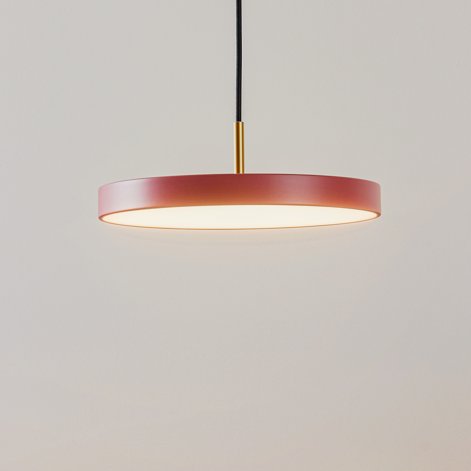 UMAGE Asteria mini LED-Hängeleuchte messing