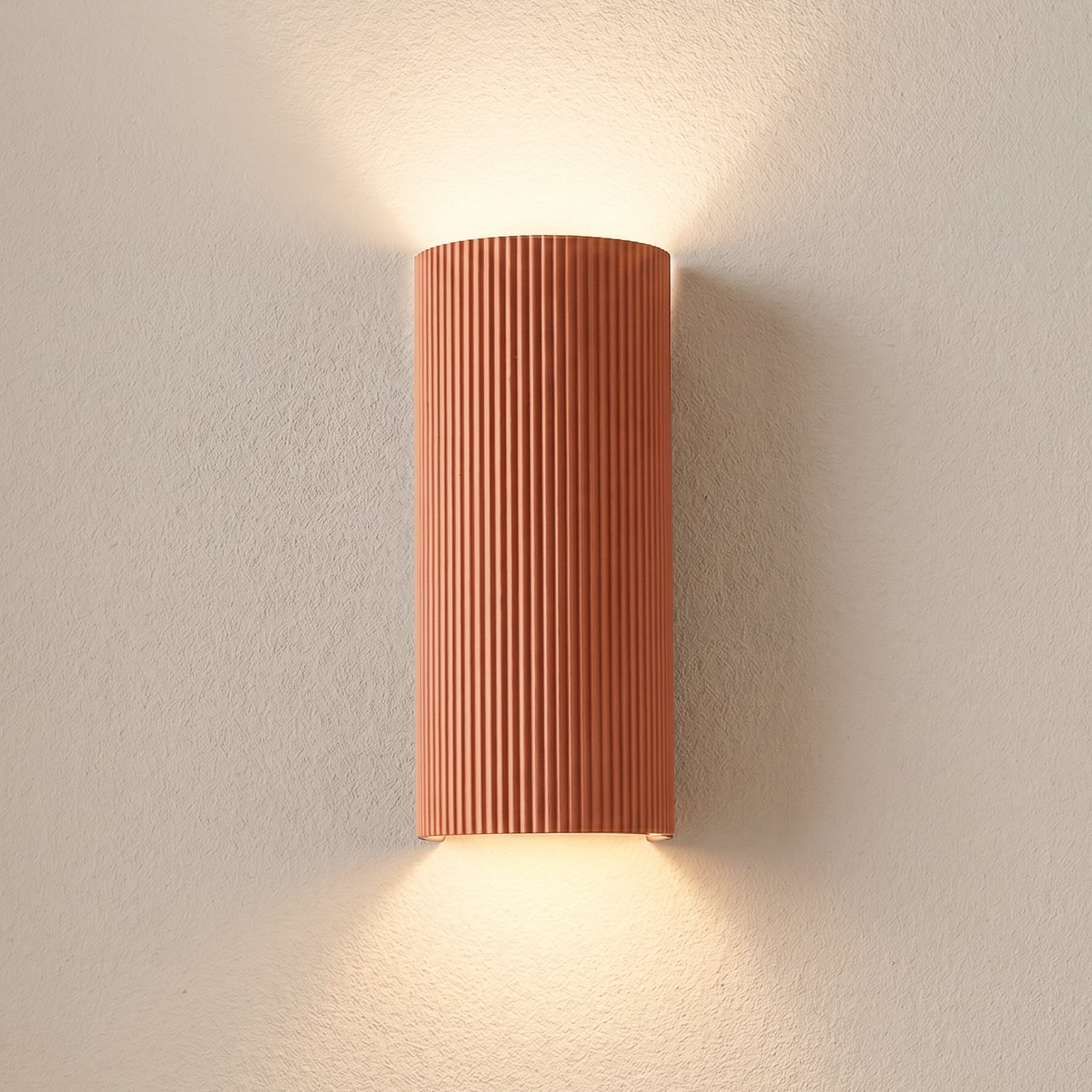 Lindby Colja -seinävalaisin, terrakotta, pyöreä, 30,5 cm, kipsi