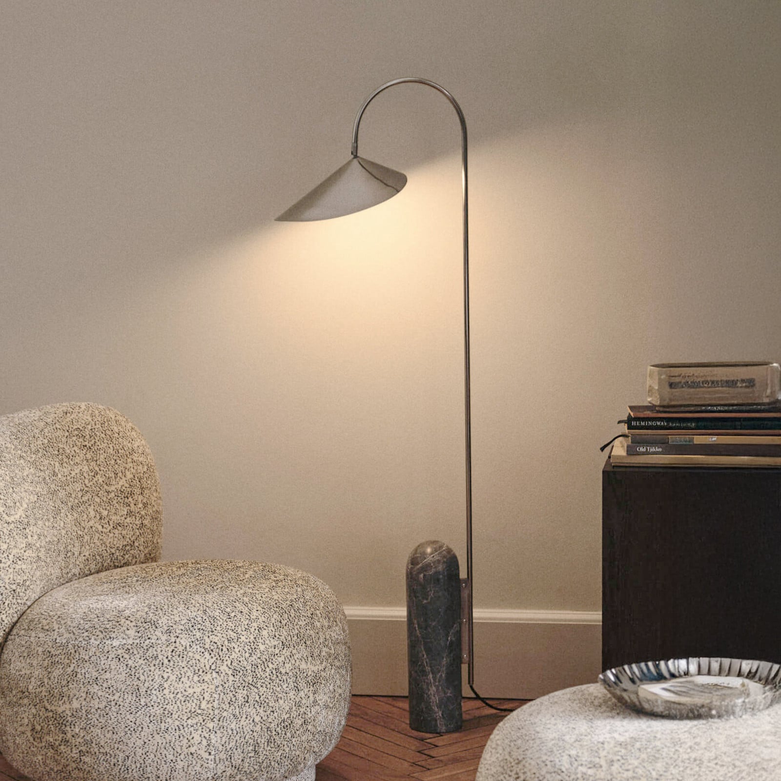 Arum gulvlampe, stål/marmor, 136 cm – ferm LIVING - Stue - Design - Med en lyskilde