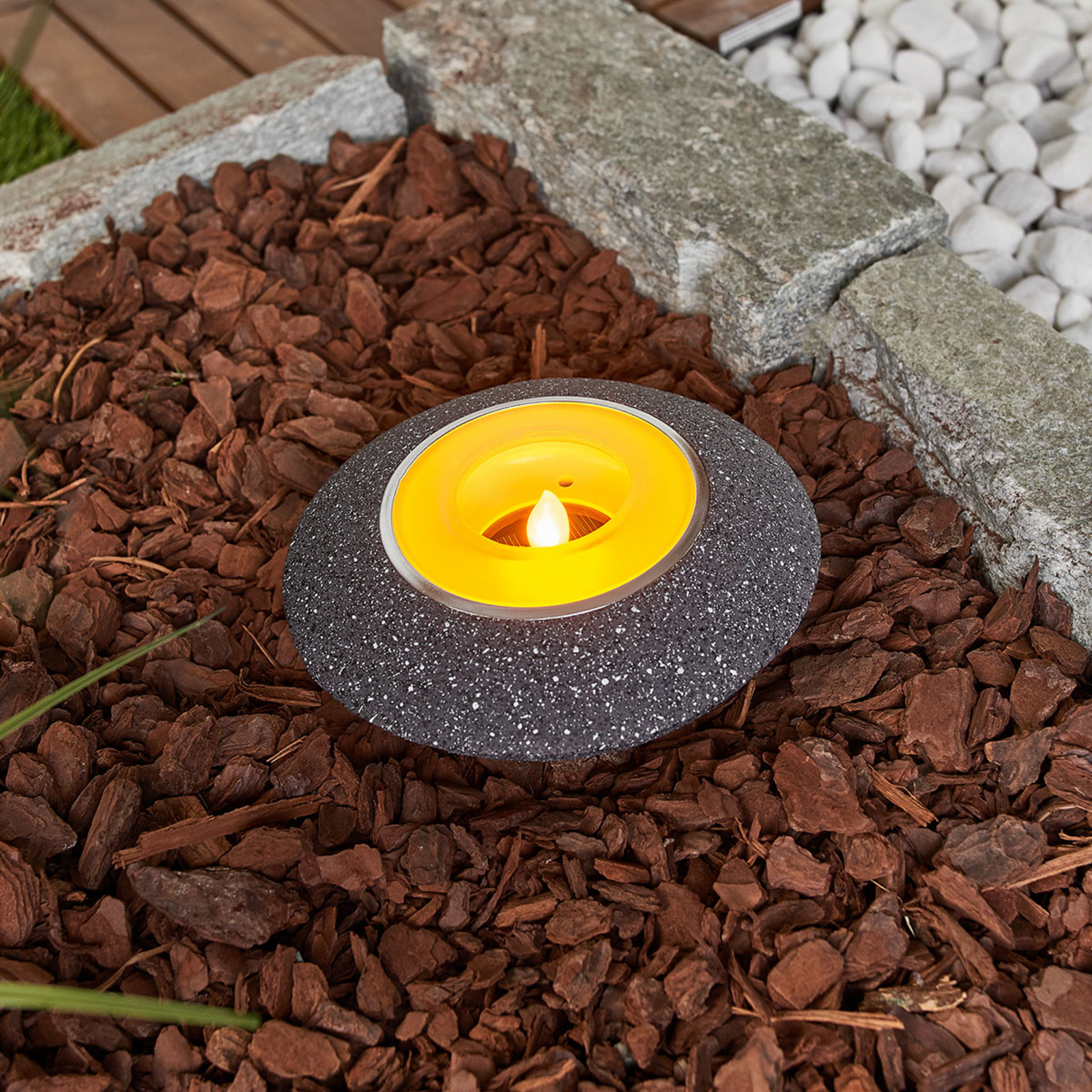 Flackerndes LED-Solar-Teelicht Shivani in Grau