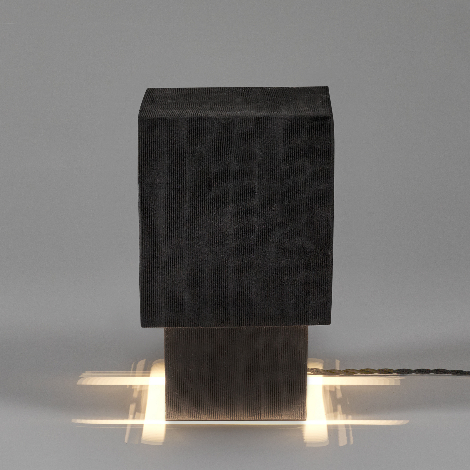 01 BLACK ILLUMINA LED asztali világítás, fekete, magasság 30 cm – Serax 01 BLACK ILLUMINA LED asztali világítás, fekete, magasság 30 cm – Serax
