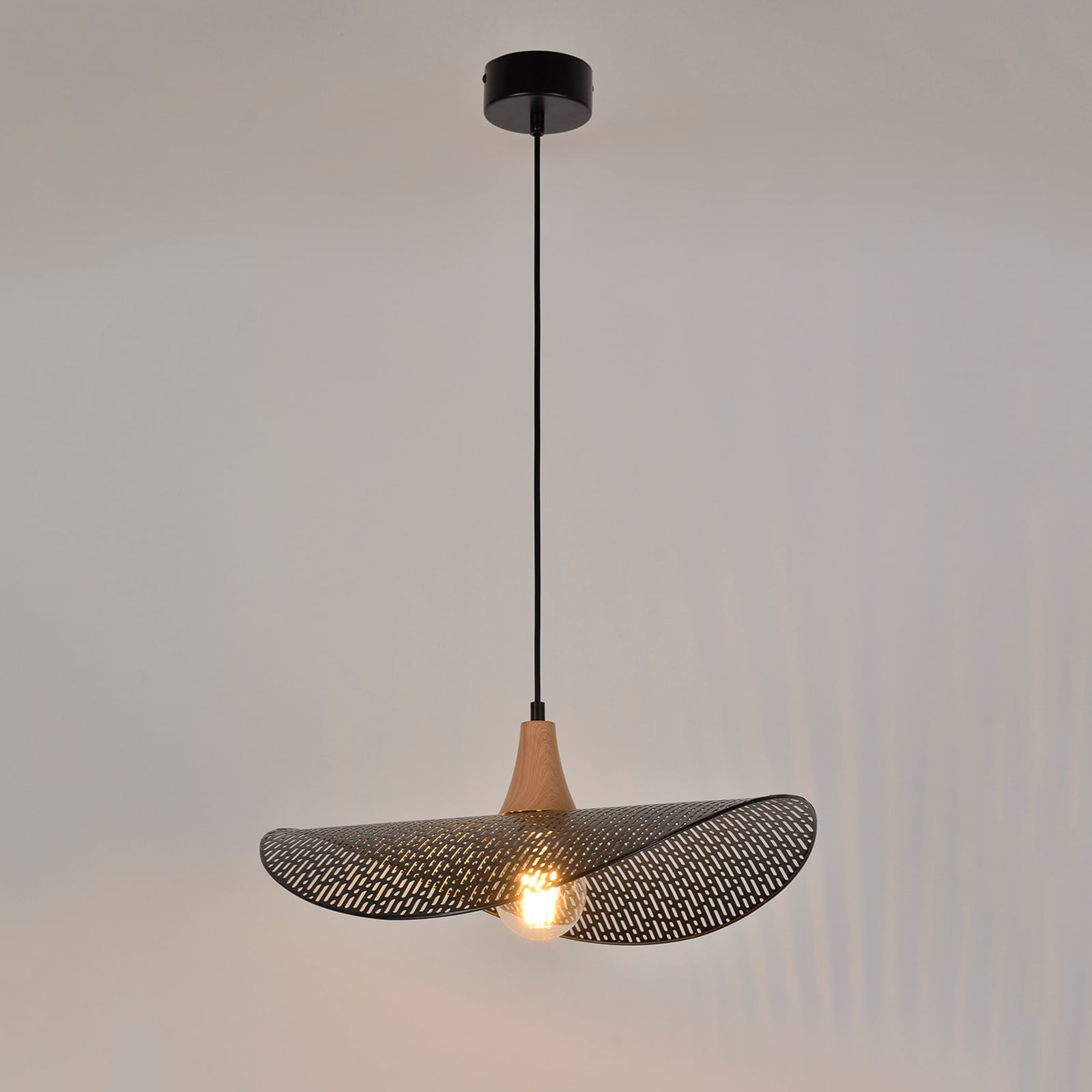 Pakabinamas šviestuvas „Honu“, juodos spalvos, skersmuo 48 cm, metalinis