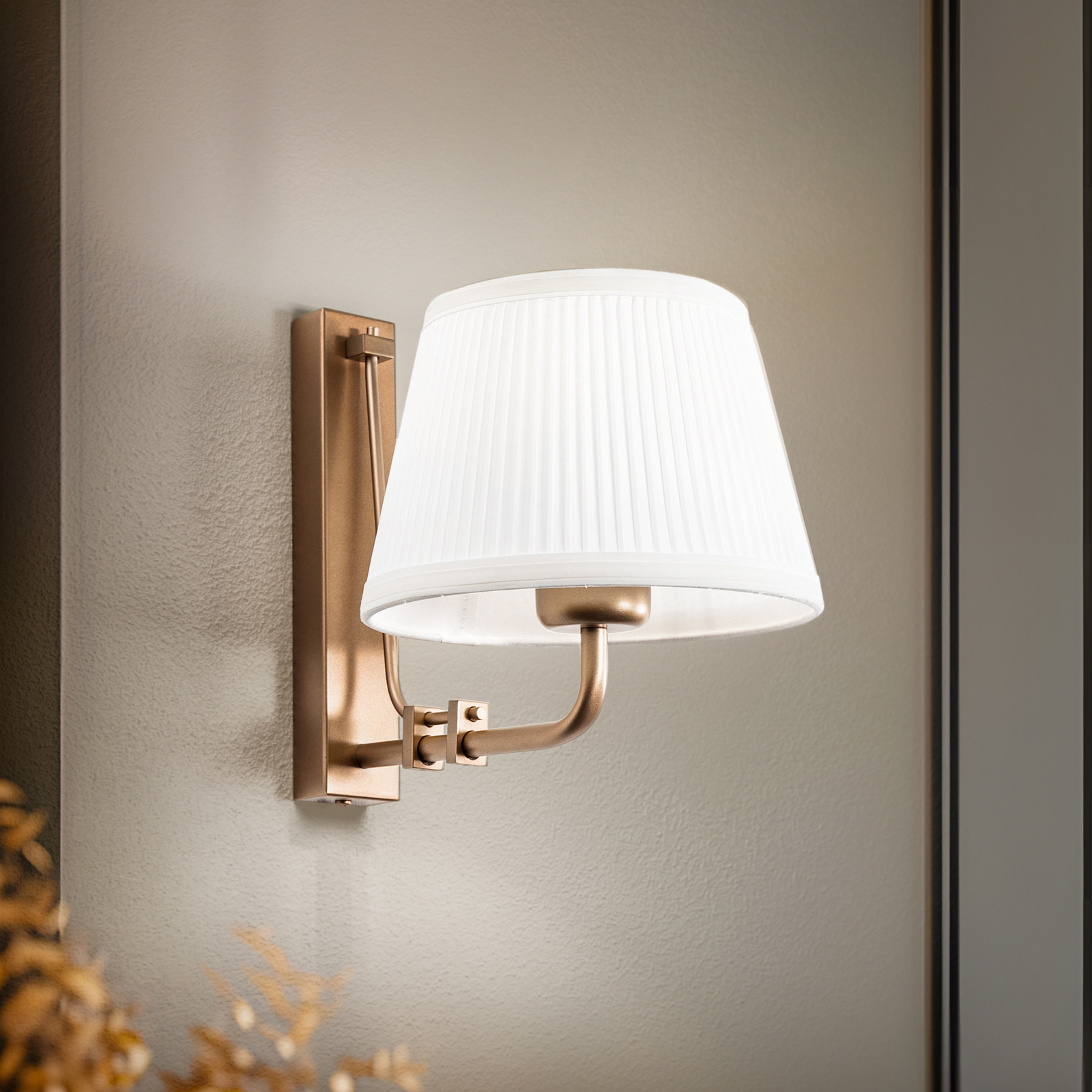 Atro wall light, antique gold, white lampshade