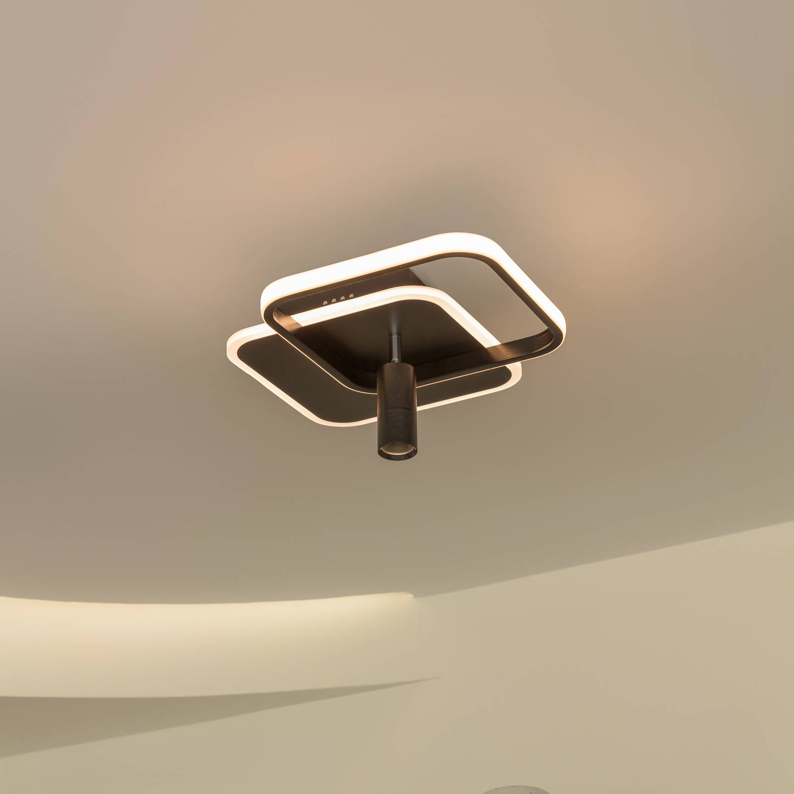 Lucande Tival LED-taklampe kantet 34cm svart