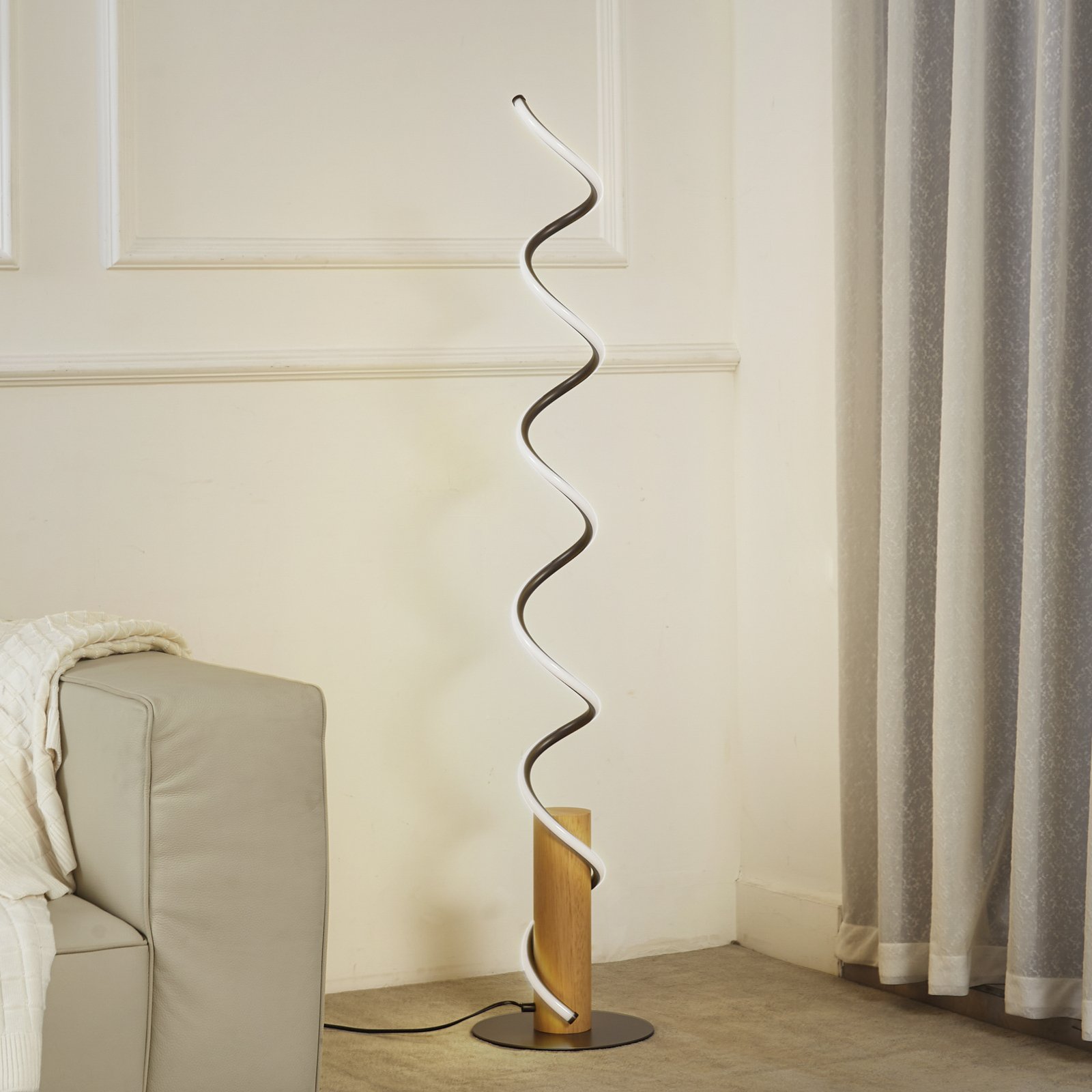 Lindby Lampadar LED Spiraali, gri, lemn, înălțime 133 cm