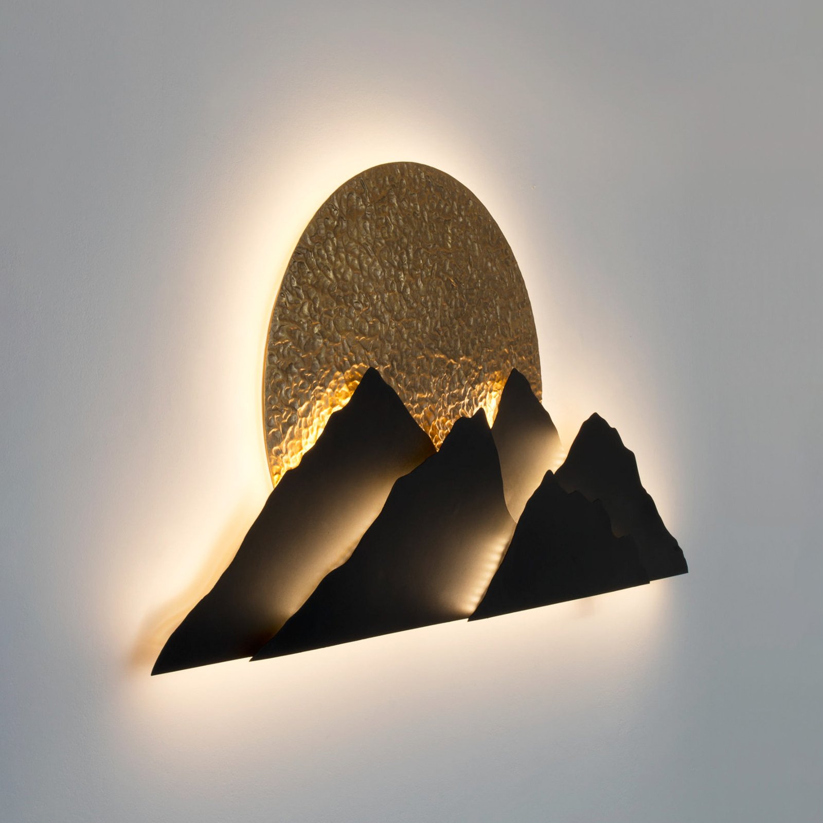 LED wall light Montagna, brown/gold-coloured, width 150 cm